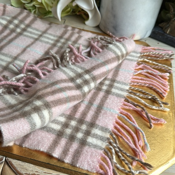 Burberry Light Pink Plaid Nova Check Cashmere Scarf - Picture 7 of 9